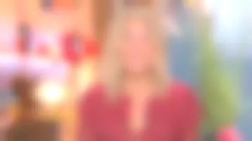 La chemise imprimée irisée, manches longues d'Agathe Lecaron dans La maison des maternelles