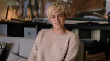 Crewneck Pull porté par Sabina Wilson (Kristen Stewart) dans Charlie's Angels