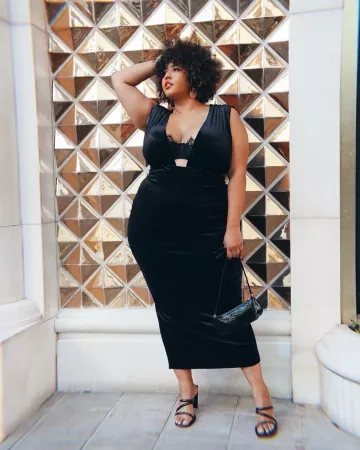 El ajustado vestido negro en la cuenta de Instagram de @asos