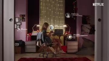 Cestas blancas usadas por Chiara (Benedetta Porcaroli) en Baby (S02)