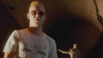 Gucci t-shirt worn by Joachim Englando in Jantelov music video by Ude Af Kontrol 