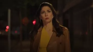 Karen Millen tan Leather Trench Coat worn by Kate (Shoshannah Stern) in This Close Season 2 Episode 1