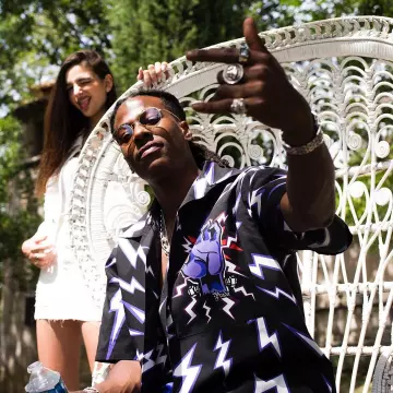 La camisa con rayo que lució Cheu-B en la cuenta de Instagram de @cheublacheuw