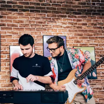 The sweat spacefoxe worn by amixem on the account Instagram of @levraimcfly 