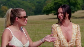 La sicile Floral Manches Longues portées par Shelby Tribble Le Seul Moyen Est d'Essex Saison 25 Episode 2