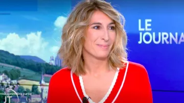 Suéter rojo de cuello en V de Caroline Delage en William al mediodía del 24.09.2019