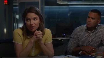 Rag & Bone Jaune Haut de Polo porté par Taylor Rentzel (MacKenzie Meehan), dans Bull Saison 4 Épisode 1