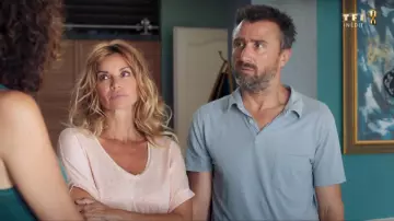 The t-shirt of Chloe (Ingrid Chauvin) in Tomorrow belongs to us episode 555