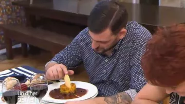 The blue shirt with diamond white worn by a candidate in the program, a dinner almost perfect at Bayonne on the 24th of September 2019