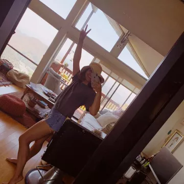 The knitted pouf orange/yellow seen on the account Instagram of @paigespara