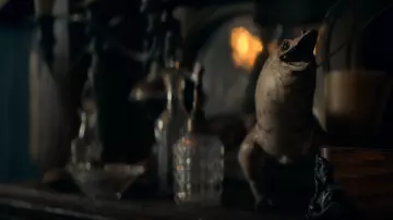 Le lézard empaillé de Alfie Solomons (Tom Hardy) dans Peaky Blinders Saison 5 Episode 6