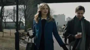 HUGO Kalice Carreau de la fenêtre A-Ligne de Robe portée par Ainsley (Halston Sage) dans le Fils Prodigue de la Saison 1 Épisode 1