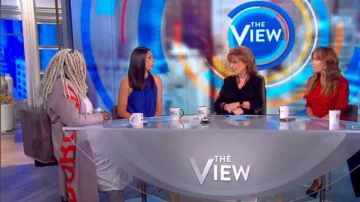 Kobi Halperin Owen Chemisier porté par Joy Behar sur Le point de Vue le 23 septembre 2019
