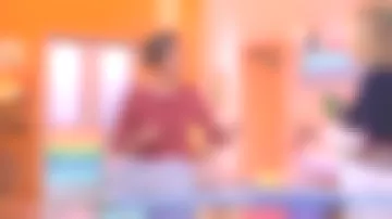 Le haut en maille légère et fluide, à motifs pois imprimés doré de Marie Perarnau dans La maison des maternelles le 25.09.2019