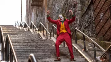 Costume cosplay worn by Arthur Fleck / Joker (Joaquin Phoenix) as seen in Joker