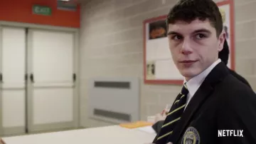 Corbata de negocios usada por (Riccardo Mandolini) en Baby (Temporada 2)