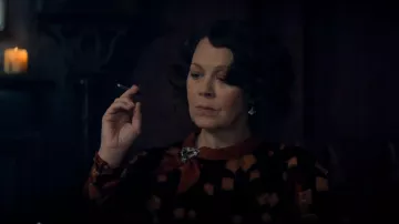 The earrings of Polly Gray (Helen McCrory) in Peaky Blinders Season 5 Episode 6