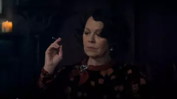Pendientes de Polly Gray (Helen McCrory) en Peaky Blinders Temporada 5 Episodio 6