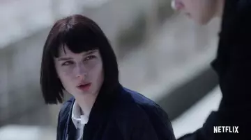 Chaqueta deportiva negra usada por Ludovica (Alice Pagani) en Baby Season 2