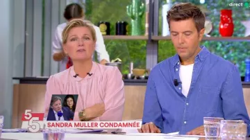 La camisa de seda rosa Claudie Pierlot de Anne-Élisabeth Lemoine en C à vous el 25.09.2019