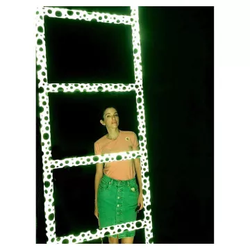 La jupe en jean boutonnée portée par Aure Atika  sur le compte Instagram de @aureatika 