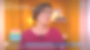 Le T-shirt rouge à pois porté par Marie Perarnau dans La maison des maternelles le 25 septembre 2019