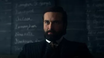 The brown tie from Billy's Grade (Emmett J. Scanlan) in Peaky Blinders (S05E06)
