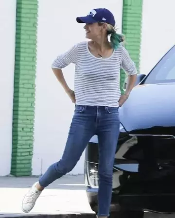New era los angeles dodgers world series bound 9twenty hat worn by Mila Kunis in Los Angeles September 24, 2019