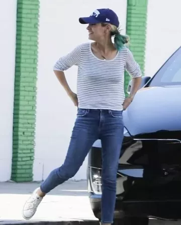 Converse chuck taylor low top sneakers worn by Mila Kunis in Los Angeles September 24, 2019