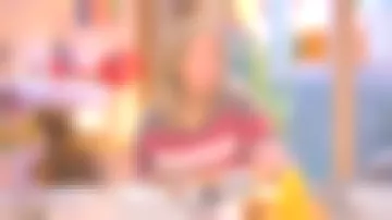 Le pull mohair multicolore de Agathe Lecaron dans La maison des maternelles le 26.09.2019