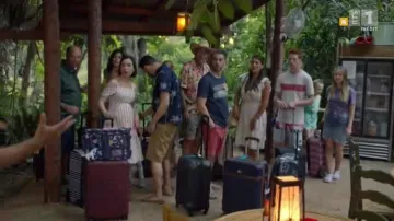 Mother The Tomcat Denim Skirt usada por (Holly Barrett) en Life in Pieces Temporada 4 Episodio 1