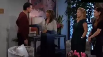 Lafayette 148 New York Delft Multi Ouvert sur le Devant Cardigan porté par Jill Foster Abbott (Jess Walton) comme on le voit sur les Jeunes et Les Agités 25 septembre 2019