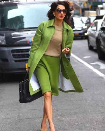 Falda de neopreno de doble cara de Burberry usada por Amal Clooney en la Asamblea General de las Naciones Unidas 24 de septiembre de 2019