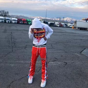 Sweat no friends just enemy worn by Lil Mosey on the account Instagram of @lilmosey