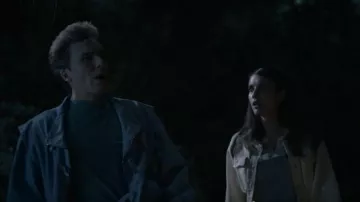 BDG chez urban outfitters recadrée pastel jaune veste portée par Madison Montgomery (Emma Roberts) dans American Horror Story Season09 Épisode 02