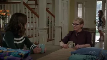 Vans old skool sneakers in lilac worn by (Holly Barrett) in Life in Pieces Season 4 Episode 4