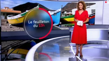 El vestido rojo de cuello cruzado de Marie-Sophie Lacarrau en Journal de 13 heures