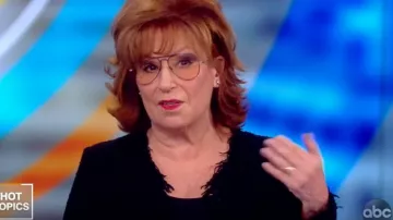 Iro shavani veste en tweed porté par Joy Behar sur Le point de Vue le 25 septembre 2019