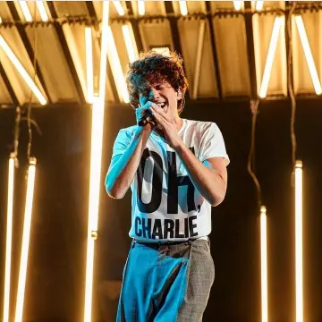 Oh charlie tee worn by Charlie Puth on the Instagram account @puthparadise