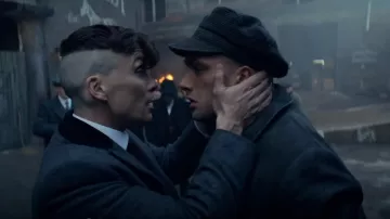 Gorra de tweed de Barney Thompson (Cosmo Jarvis) en Peaky Blinders (S05E06)