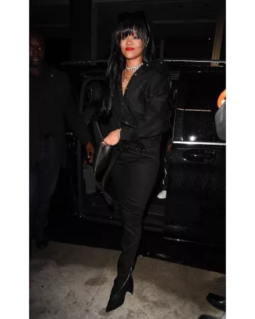 Balenciaga ceinture en cuir sac porté par Rihanna dans Fenty Parti de la Libération le 26 septembre 2019
