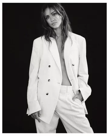 Los pantalones blancos de pana de Jessica Alba en la cuenta de Instagram de @jessicaalba