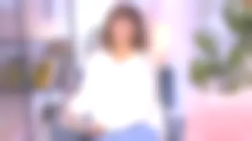 The sweater white rhinestone Faustine Bollaert in It starts today the 27.09.2019