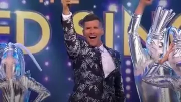 Moss london slim fit navy safari suit worn by (Osher Gunsberg) in The Masked Singer AU Season 1 Episode 1