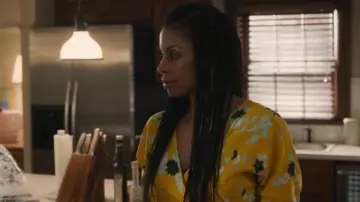 Diane von furstenberg jaune eloise robe portée par Beth Pearson (Susan Kelechi Watson), C'Est Nous Saison 4 Épisode 1