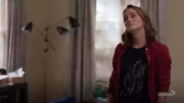 H&M Shirt red checked worn by Angie D'Amato (Leighton Meester) in Single Parents Season 2 Episode 1