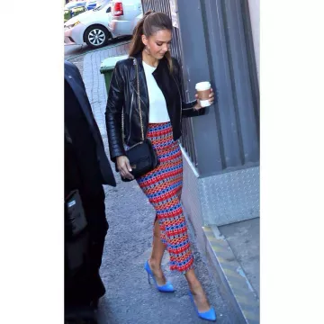 Las bombas azules que lleva Jessica Alba en la cuenta de Instagram de @jessalbastyle