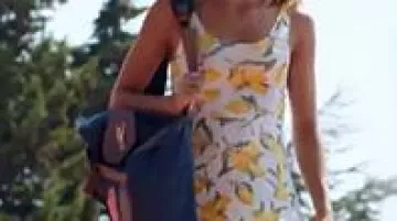 Dress-combi white pattern "Lemons" range by Betty Moreno (LOU) in Tomorrow belongs to us (S01E559)