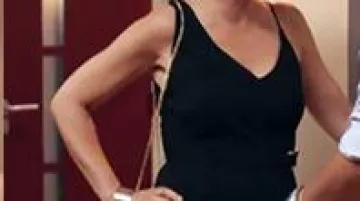 Combination asymmetrical black range by Aurora Jacob (Julie Debazac) in Tomorrow belongs to us (S01E560)