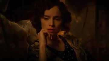 The collar of Ada Shelby (Sophie Rundle) in Peaky Blinders (S05E06)